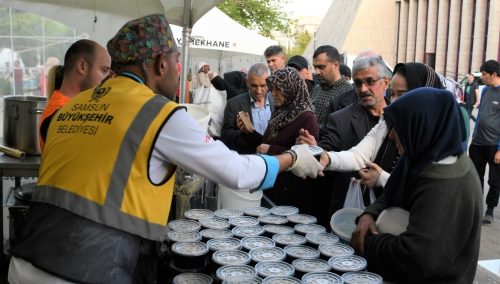 BİN 500 AFETZEDEYE HELVA İKRAMI