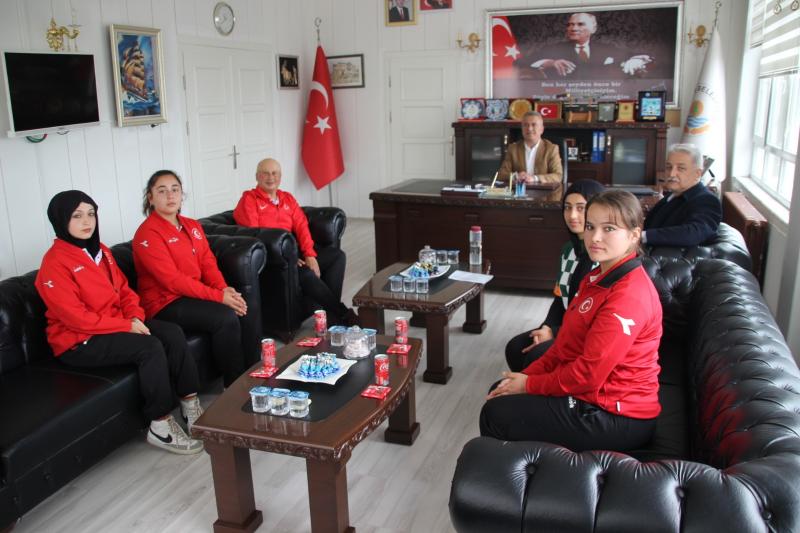 BOCCE TÜRKİYE ŞAMPİYONU SPORCULARDAN BELEDİYE BAŞKANIMIZ SAYIN İLYAS’A ZİYARET