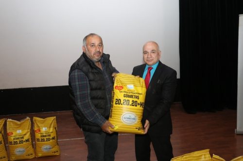 BÜYÜKŞEHİR’DEN ÇİFTÇİLERE GÜBRE DESTEĞİ