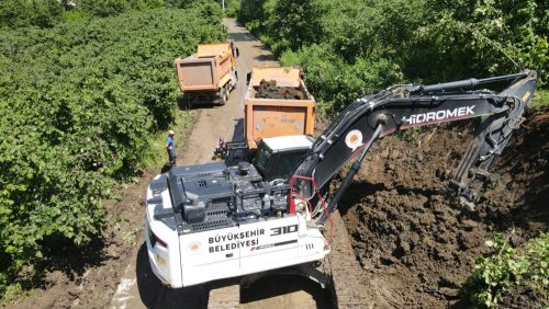 BÜYÜKŞEHİR SELİN YARALARINI SARIYOR