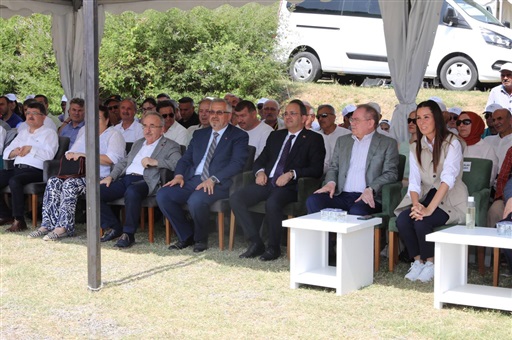 CUMHURİYET TEMALI FESTİVALE GÖRKEMLİ AÇILIŞ