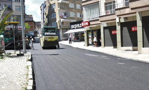 BÜYÜKŞEHİR’DEN İLKADIM’DA YOĞUN ASFALT MESAİSİ