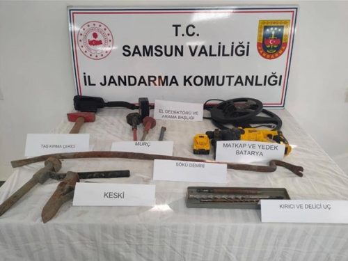 Samsun’da 2 Şüpheli Şahıs Kazı Malzemeleriyle Birlikte Suçüstü Yakalanmıştır