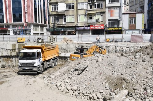 ANAKENT OTOPARKI VE MEYDANI HIZLA YÜKSELİYOR