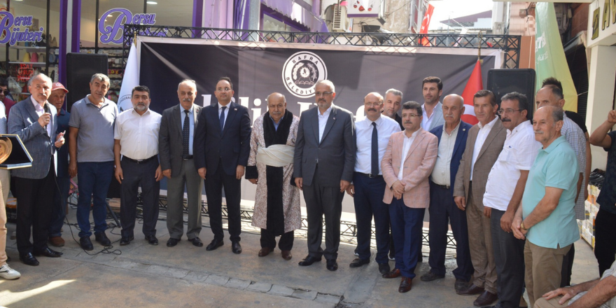 Bafra’da Ahilik Haftası Bafralı 60 yıllık ayakkabıcı , yılın ahisi Mevlüt Güvendi için anlamlı bir şed kuşatma