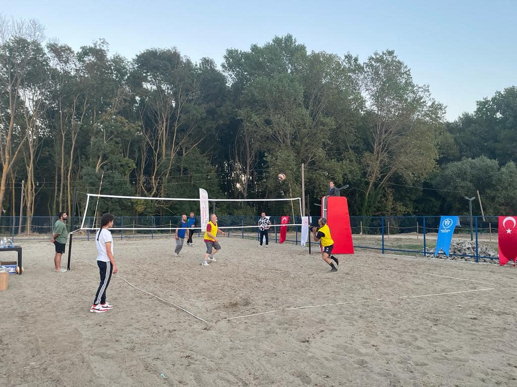 Kurumlar Arası Plaj Voleybolu Başladı