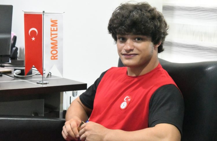 DÜNYA ŞAMPİYONU MİLLİ GÜREŞÇİ FİNLANDİYA’YA HAZIRLANIYOR