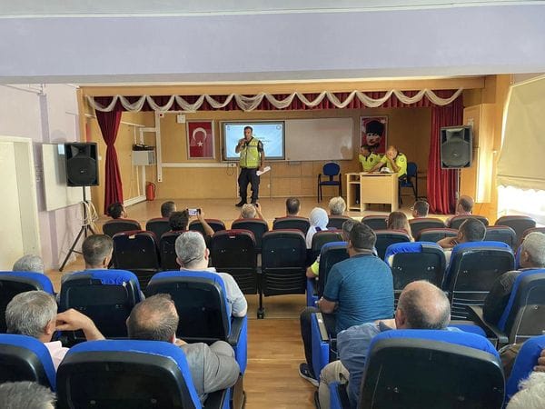 YAKAKENT’Lİ SEVİS ŞOFÖRLERİNE TRAFİK SEMİNERİ