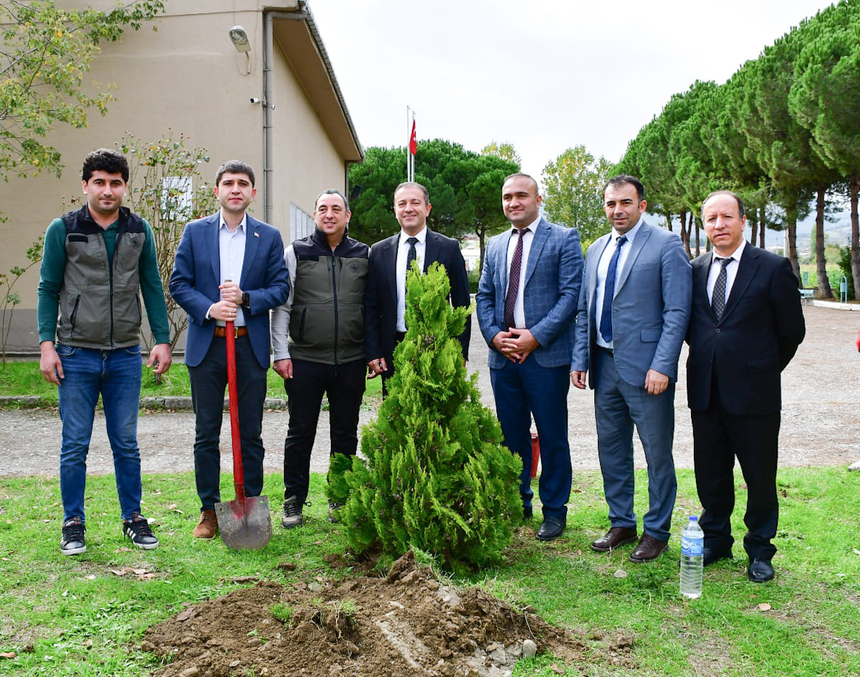 ALAÇAM’DA CUMHURİYETİN 100’CÜ YILINDA YÜZ FİDAN DİKİLDİ