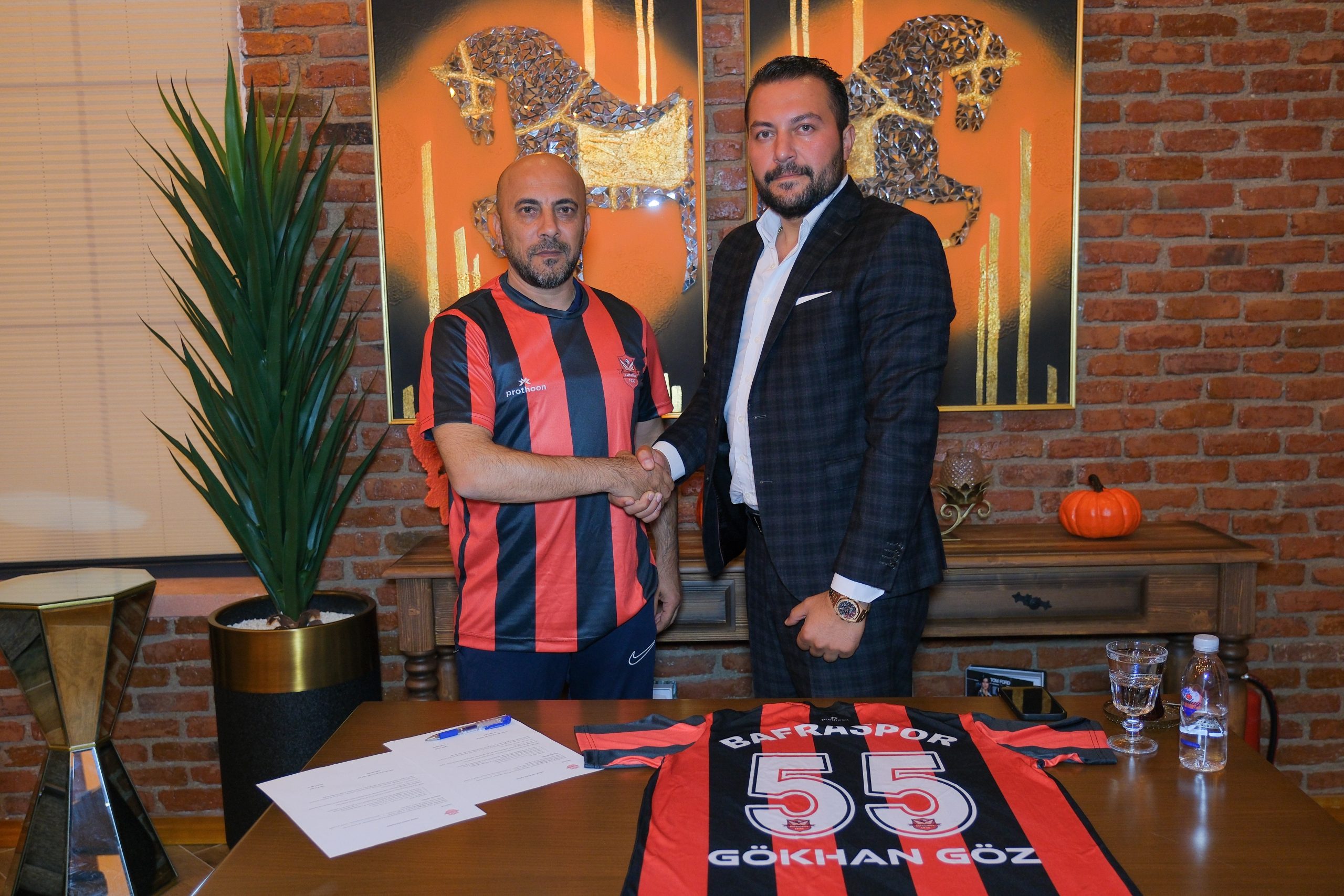 Bafraspor Futbolcuları ile İmzaları Attı