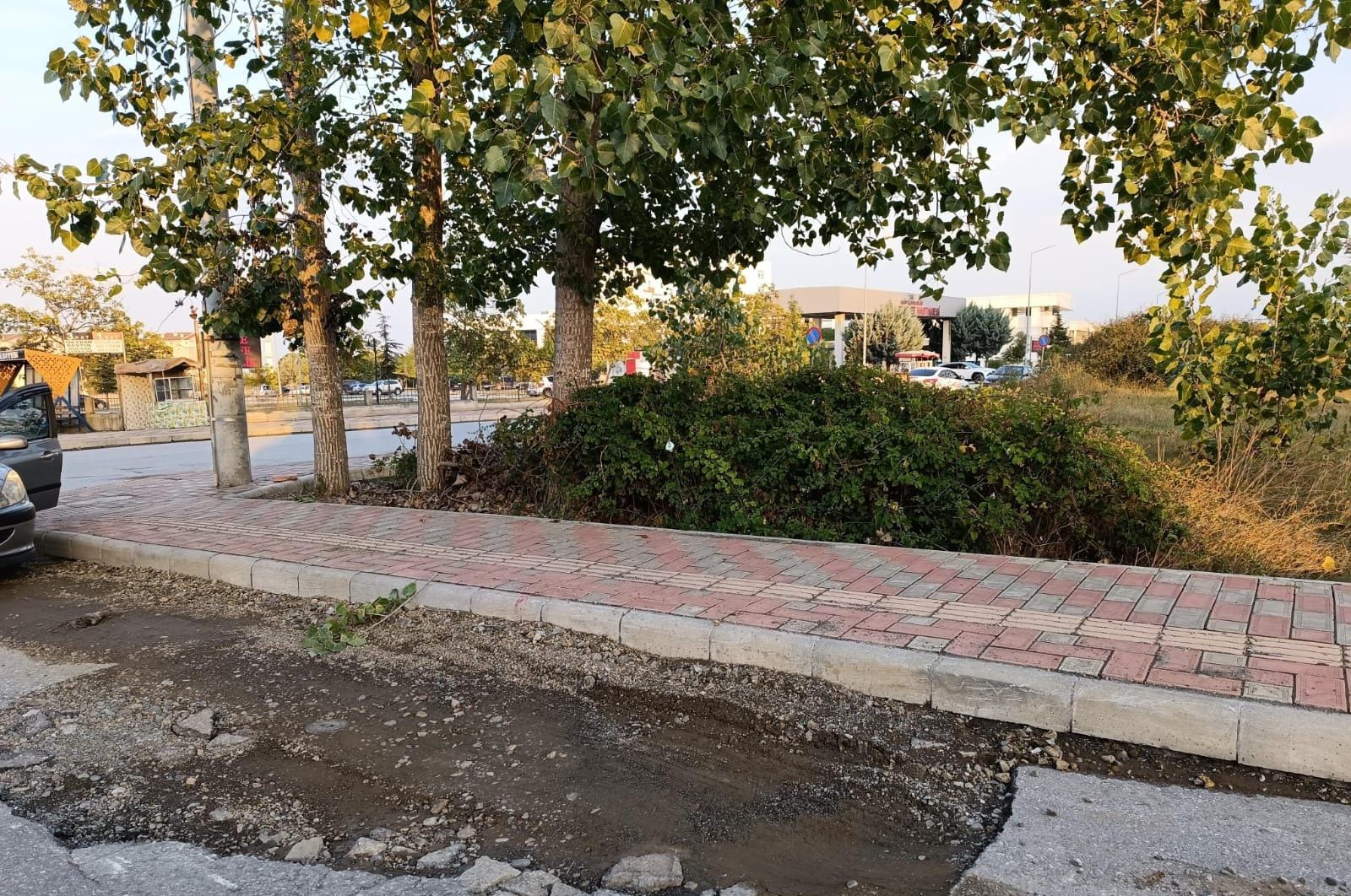 Vatandaş Diyor ki Bu Bozuk Yollar Yüzünden Sanayiden Çıkamıyoruz, Lastik Dayandıramıyoruz