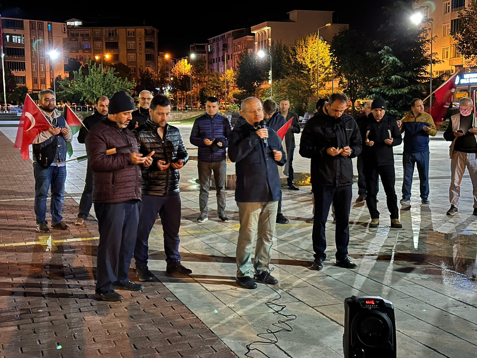 İsrail’in Filistin’deki Hastaneye yaptığı hain saldırı sonucu Bafra gece saldırıyı kınadılar