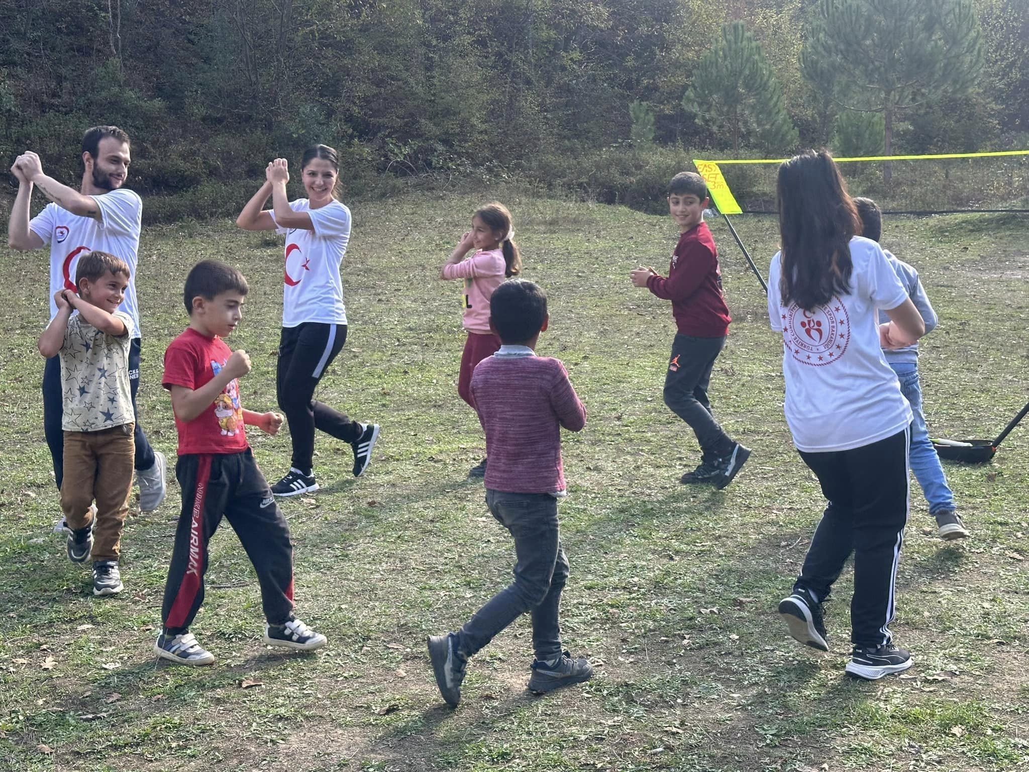 Köy Okuluna “MUTLULUK” Getirdiler