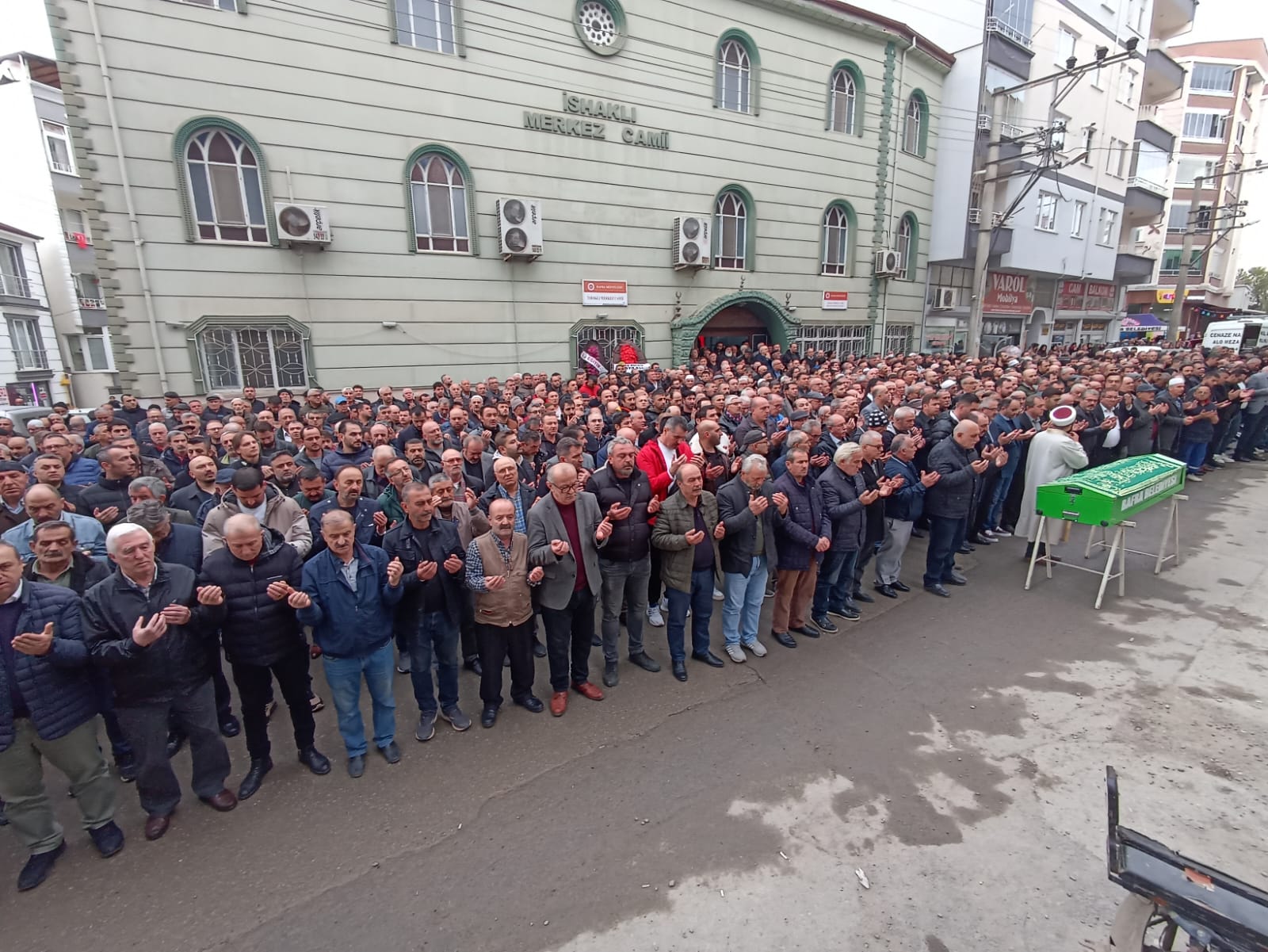 İshaklı Mahallesi Muhtarı Hüseyin Macit son yolculuğuna uğurlandı