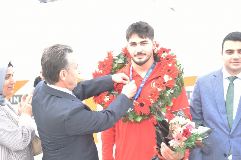 Mustafa Olgun Davul Zurna ile Şehir merkezinde karşılandı