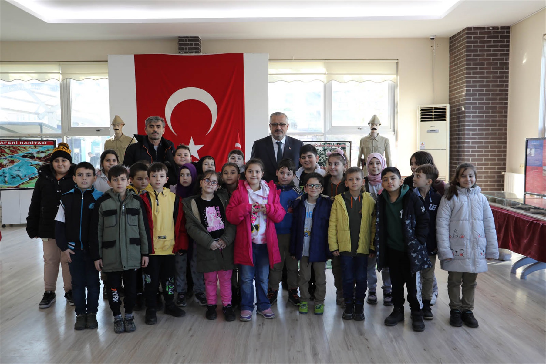 GEZİCİ ÇANAKKALE MÜZESİ ÖĞRENCİLERDEN YOĞUN İLGİ GÖRDÜ