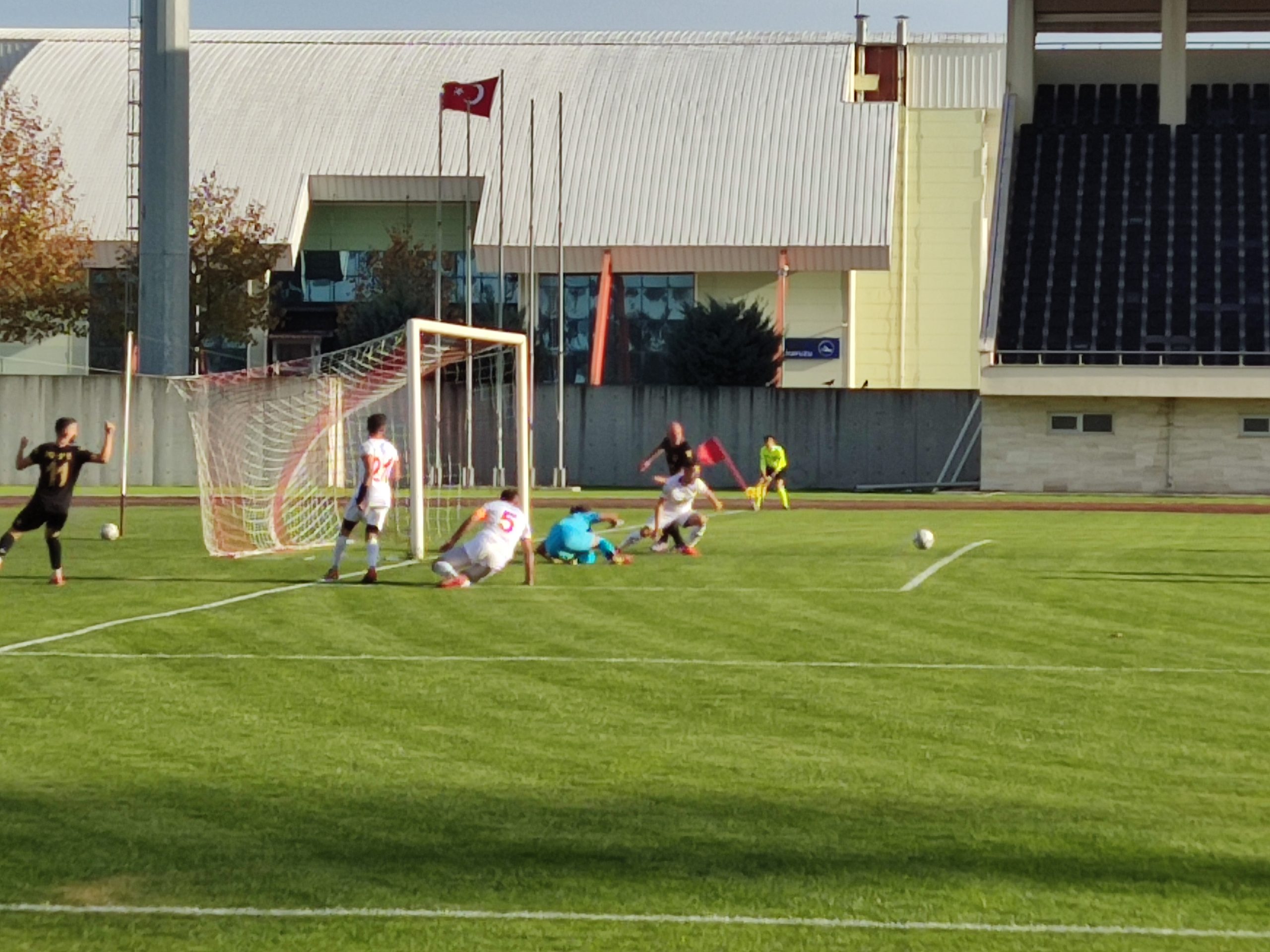 Bafra 1988 FK ile Havza Belediyespor birbirlerini Üzmediler maç başladığı gibi bitti