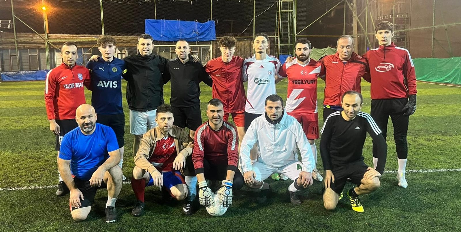 Haftanın yorgunluğunu Halı Sahada  Atıyorlar