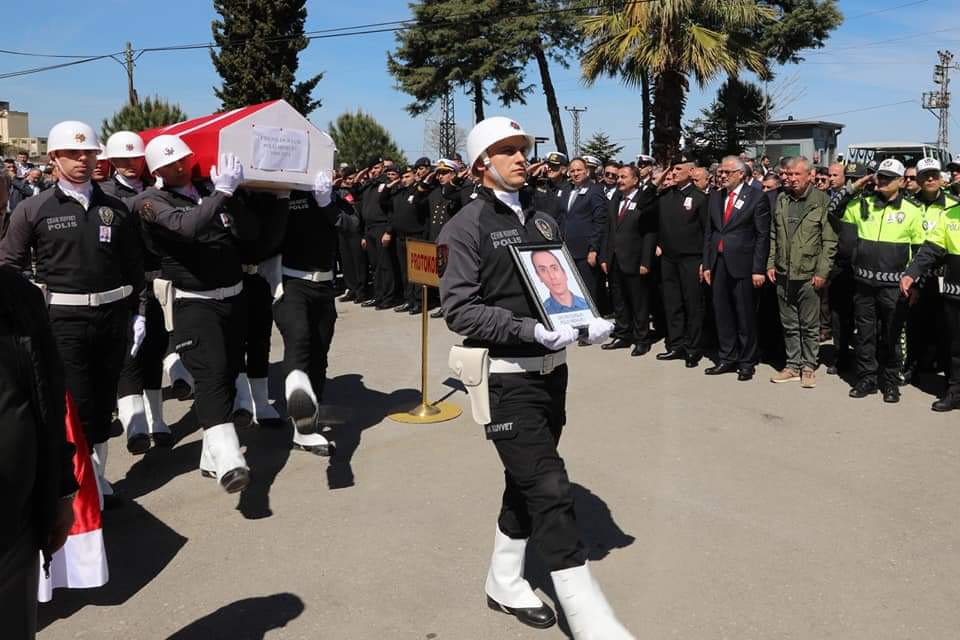 Görevi Başında Kalp Krizi sonucu Hayatını Kaybeden 15 Yıllık Polis Ercan Dursun Son Yolculuğuna uğurlandı