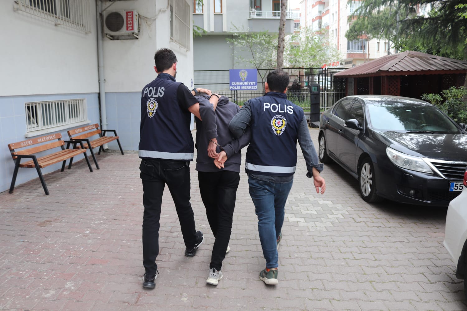 Aranan şahıs ekiplerin dikkatinden kaçmadı