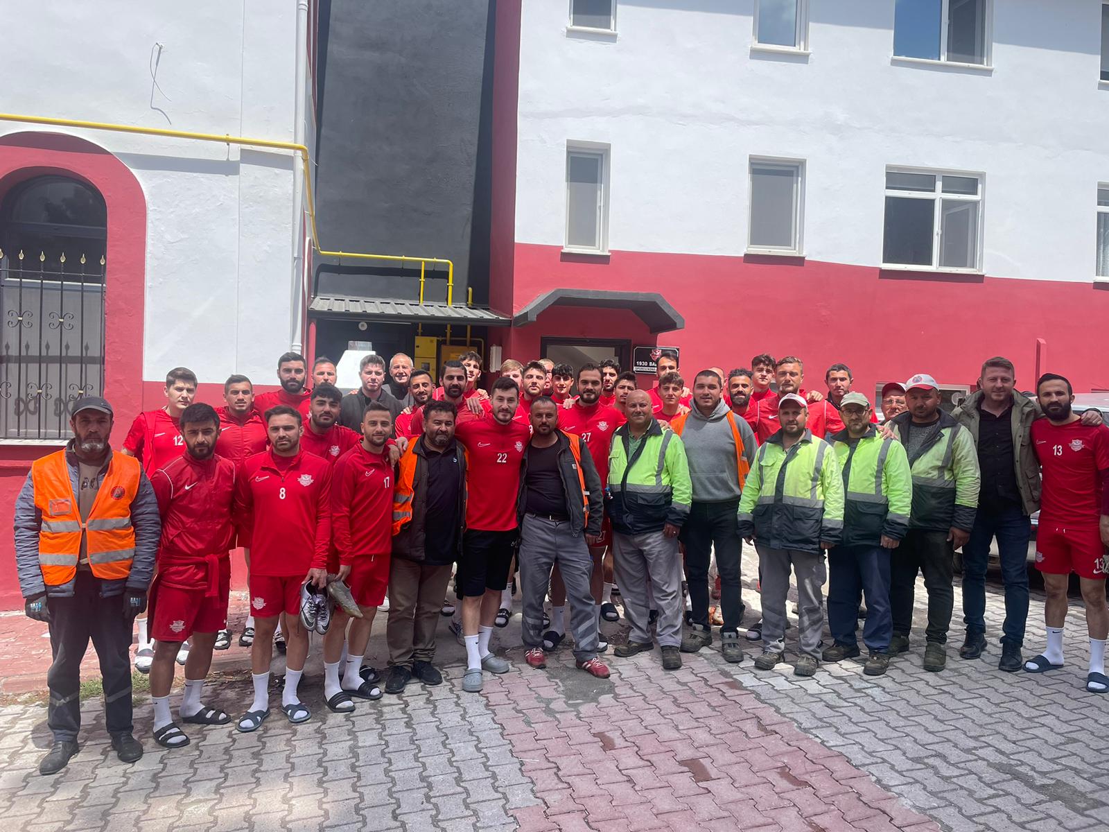 1930 Bafraspor’a Destekler Sürüyor Belediye İşçilerinden Bal Ligi Yolunda Tam Destek