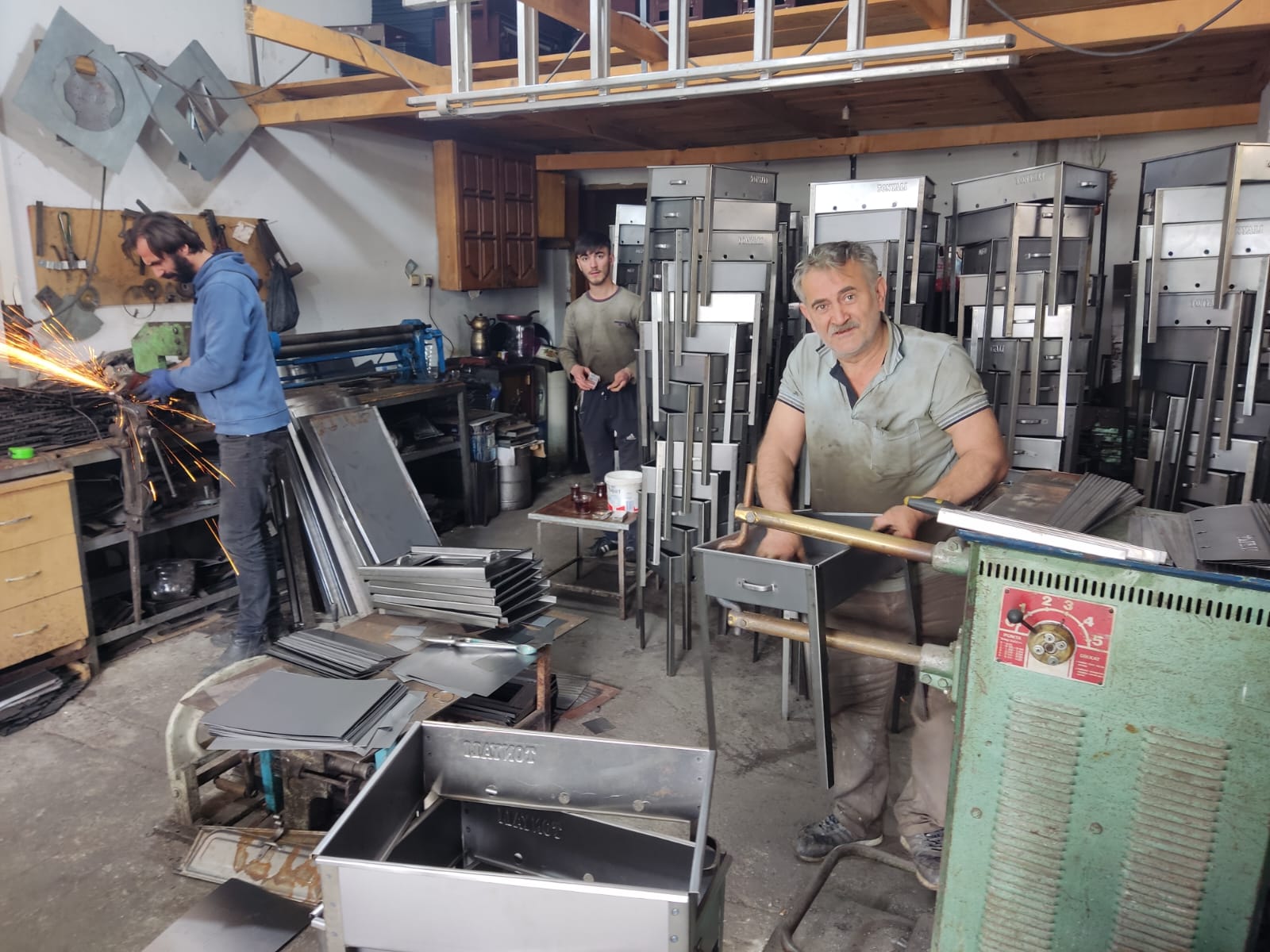 4 Yıllık İşletme Fakültesi Mezunu Mütevazı İmalathanesinde Bölge Ekonomisine katkı Sağlıyor