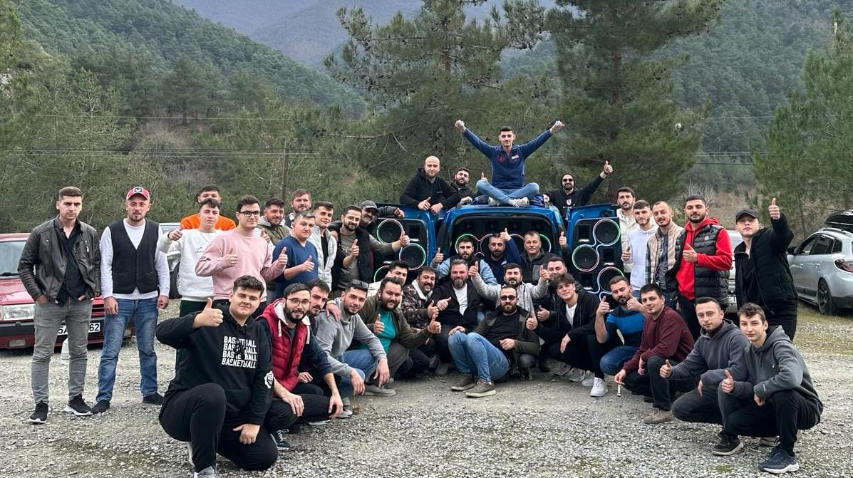 Hayali Gerçek Oldu Aracını Müzik Ses Sistemi Donattı Her  Davette Aranan Adam oldu