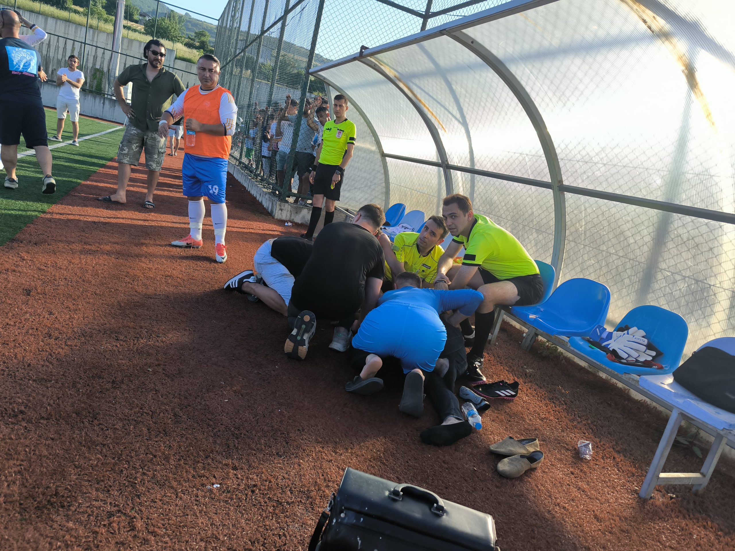 Yakakentspor Teknik Direktörü Maç Oynanırken Kalp Krizi geçirdi 