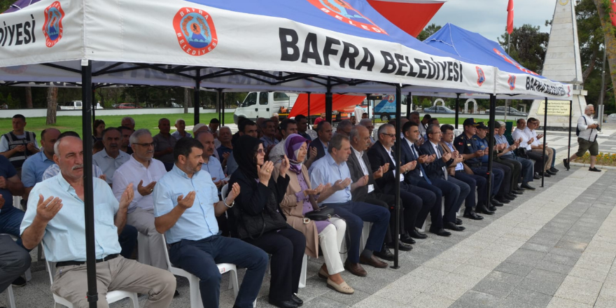 Bafra’da Arefe Günü Şehitler Unutulmadı