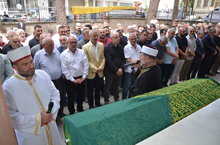 Gülen Ayazoğlu Dualarla Uğurlandı