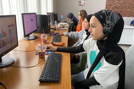 BAFRA BELEDİYESİ ÖĞRENCİLERE DESTEĞİNİ EKSİK ETMİYOR