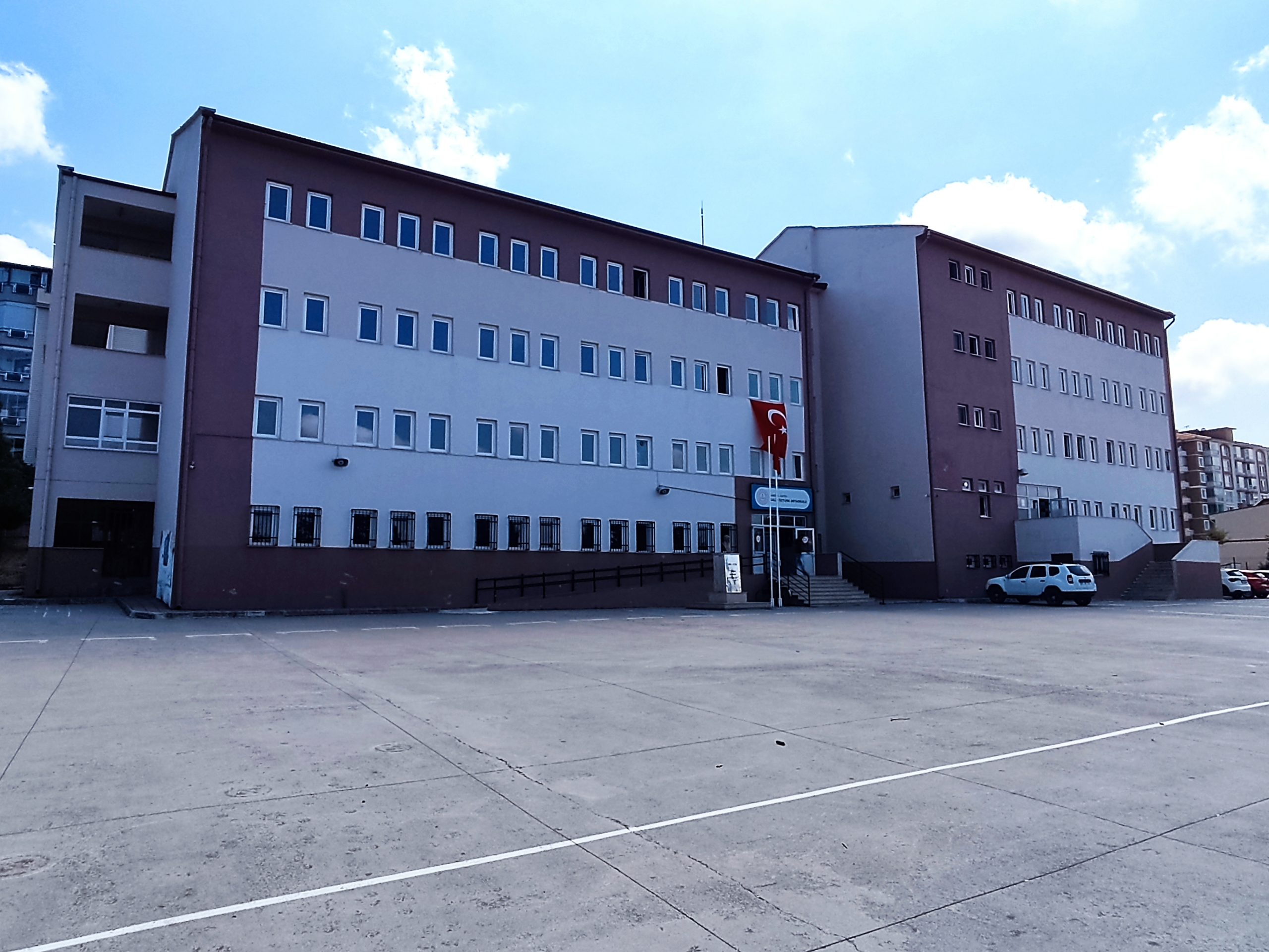 Galip Öztürk Ortaokulu Çoklu Yabancı Dil Öğretim Modeli Uygulamasına Geçiyor