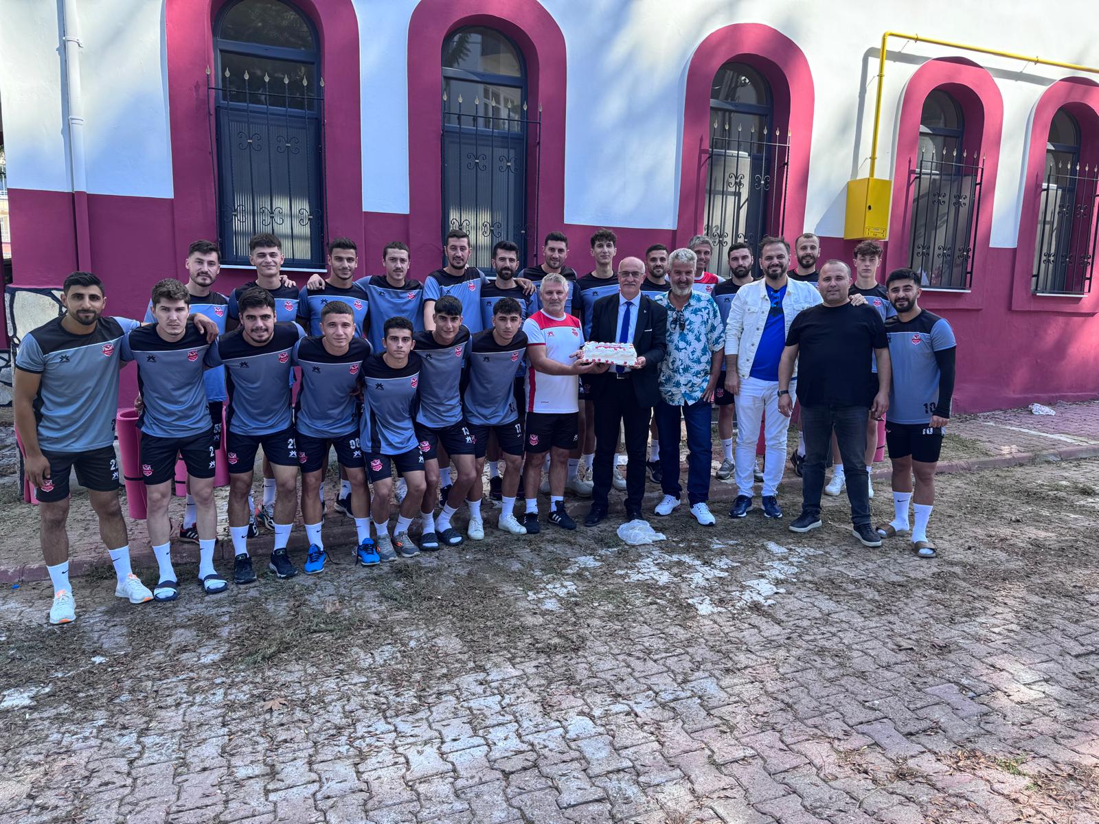 1930 Bafraspor Kulüp Başkanı Turna’ya Takımdan Doğum Günü Sürprizi