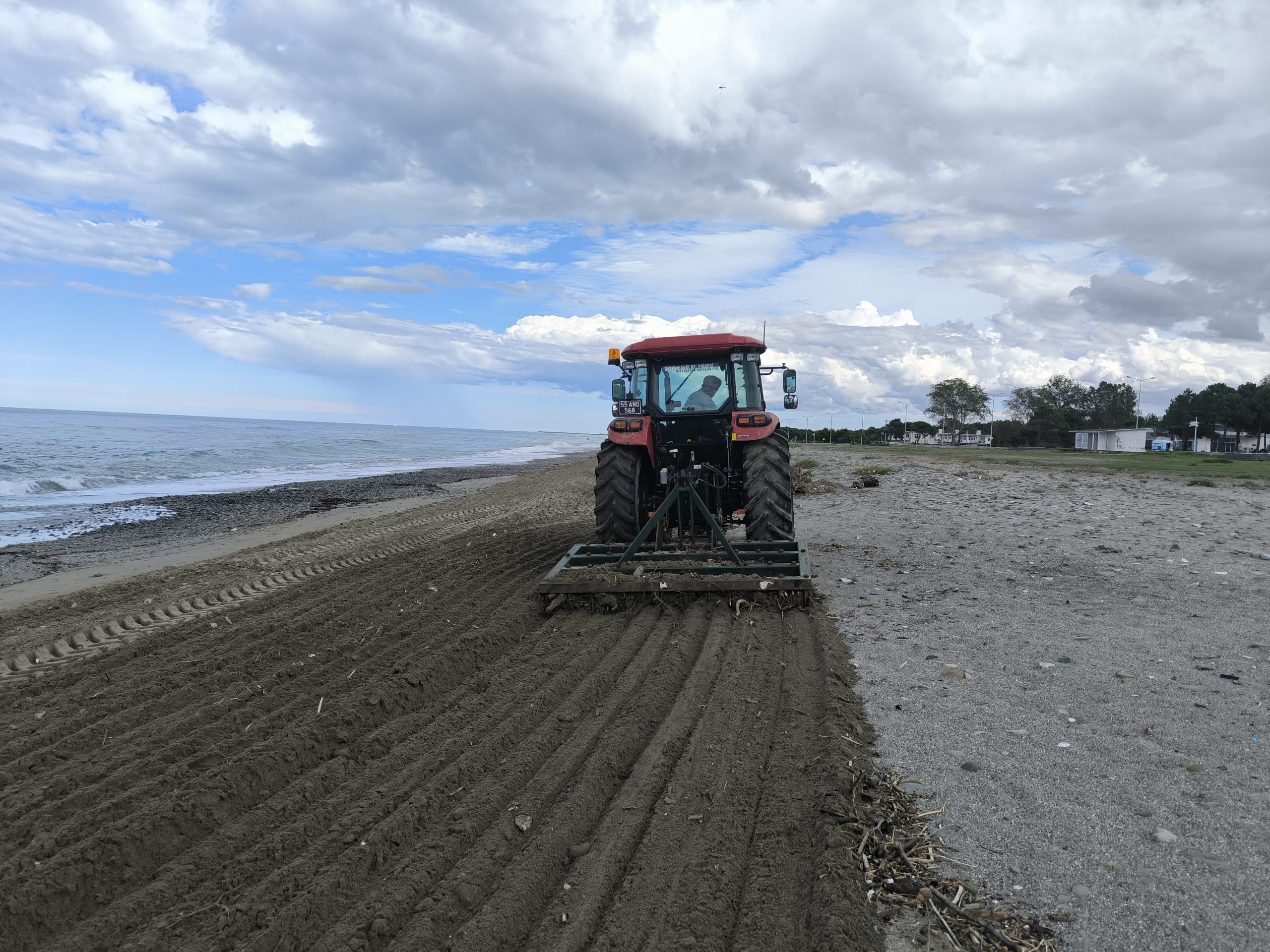 Geyikkoşan Sahilinde Kapsamlı Temizlik