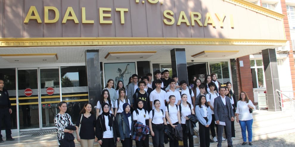 Geleceğin Hukukçuları Bafra Adliyesinde