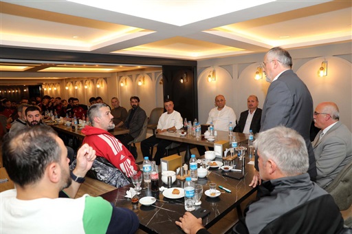 BAŞKAN KILIÇ 1930 BAFRASPORLU FUTBOLCULARLA BULUŞTU