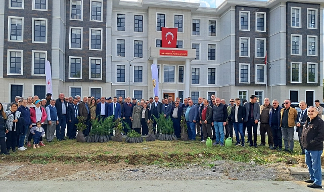 YAKAKENT’TE 11 KASIM AĞAÇLANDIRMA GÜNÜN FİDANLAR TOPRAKLA BULUŞTU