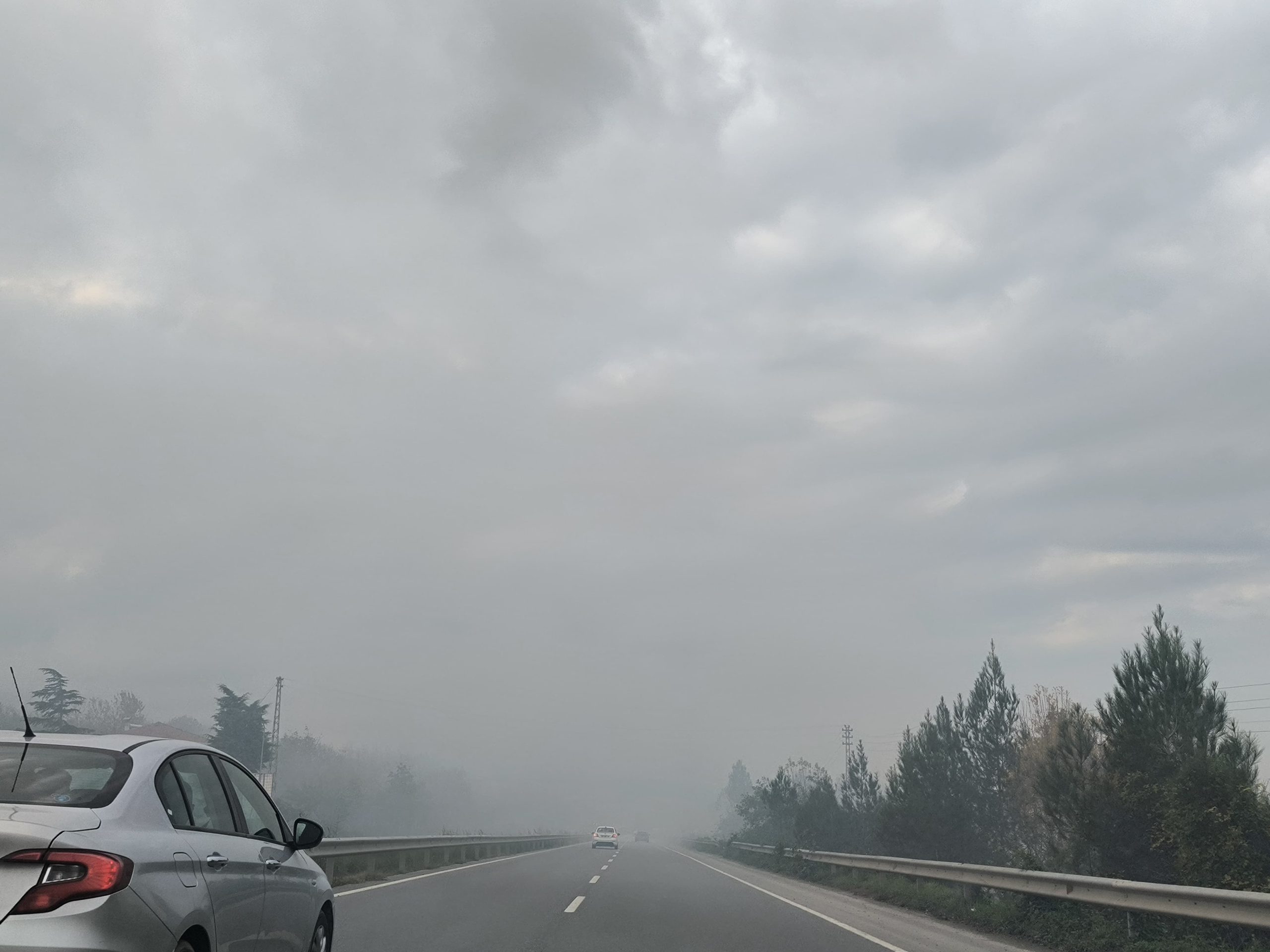Yakılan Anızlar Seyir halindeki sürücüleri zorluyor