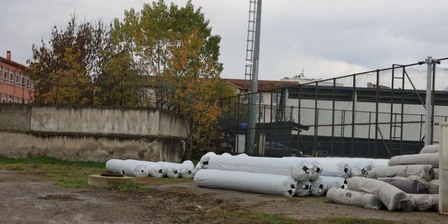 Sonunda Bafra’da Suni Çim Saha Yenileniyor