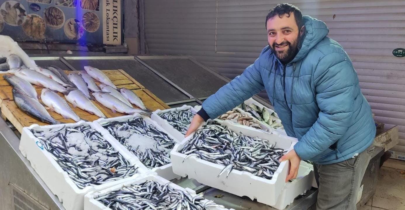 Bafra’da Balık Tezgahların da yerli Hamsi Bereketi 