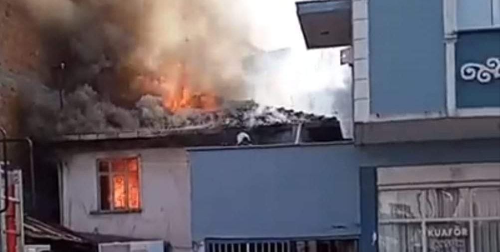 ALAÇAM’DA  EV YANGINI KORKUTTU