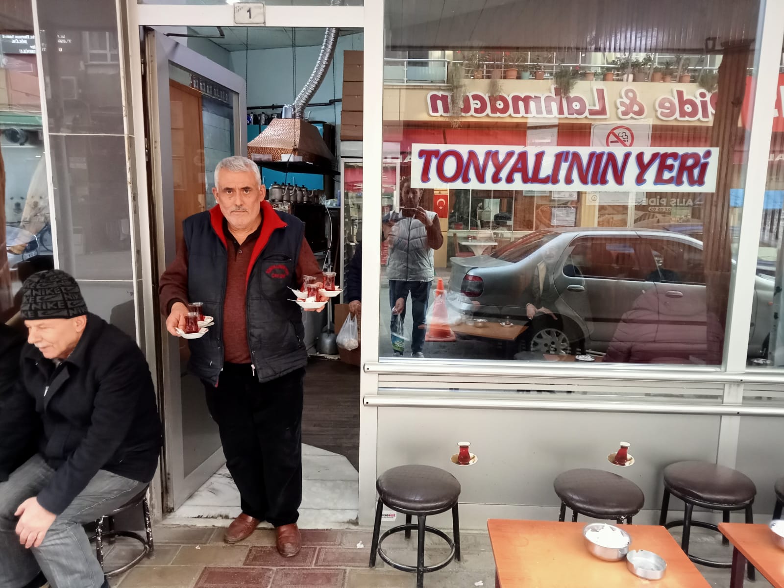 14 yaşında başladığı Çay Ocağında son servisini yaptı emekli oldu