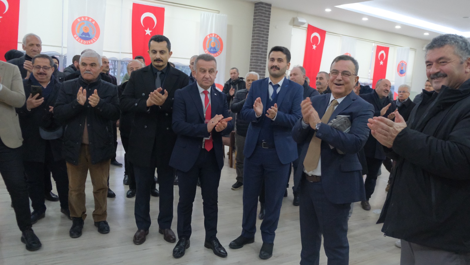 Türk Kızılay Bafra Şubesi Genel Kurulunda iki Başkan Adayını Girdiği Seçimde Şerafettin Şahin Yeni Başkan oldu