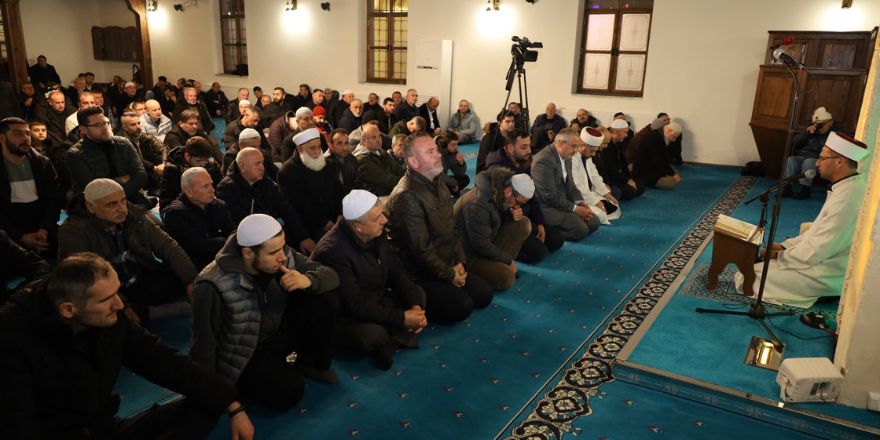 Bafra’da Berat Gecesi Camilerde ve evlerde ibadetle İdrak Edildi