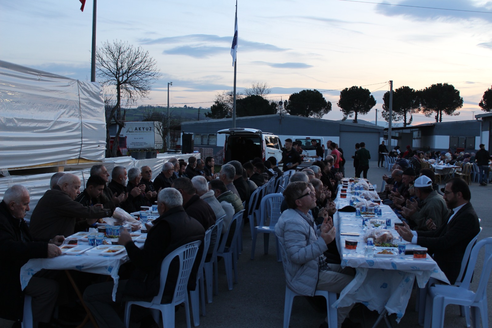 Elifli Mahallesi Sakinleri İftar Yemeğinde Buluştu
