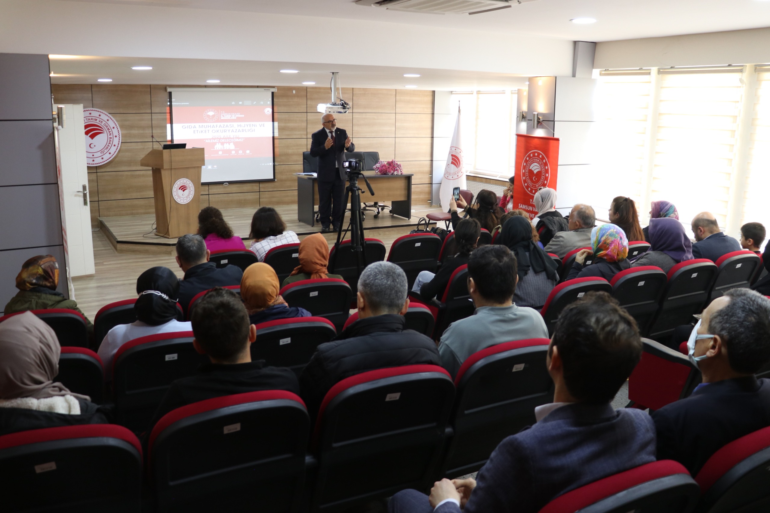 SAMSUN TARIM VE ORMAN MÜDÜRLÜĞÜ’NDEN ÇİFTÇİ AİLELERİNE GIDA MUHAFAZASI, HİJYEN VE ETİKET OKURYAZARLIĞI EĞİTİMİ