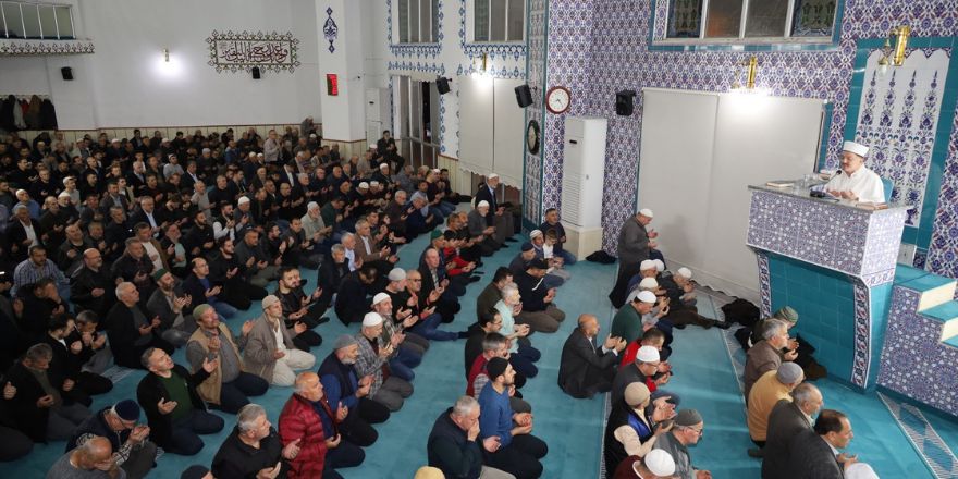 Kadir Gecesi’nde Camilerde Dualar Yükseldi