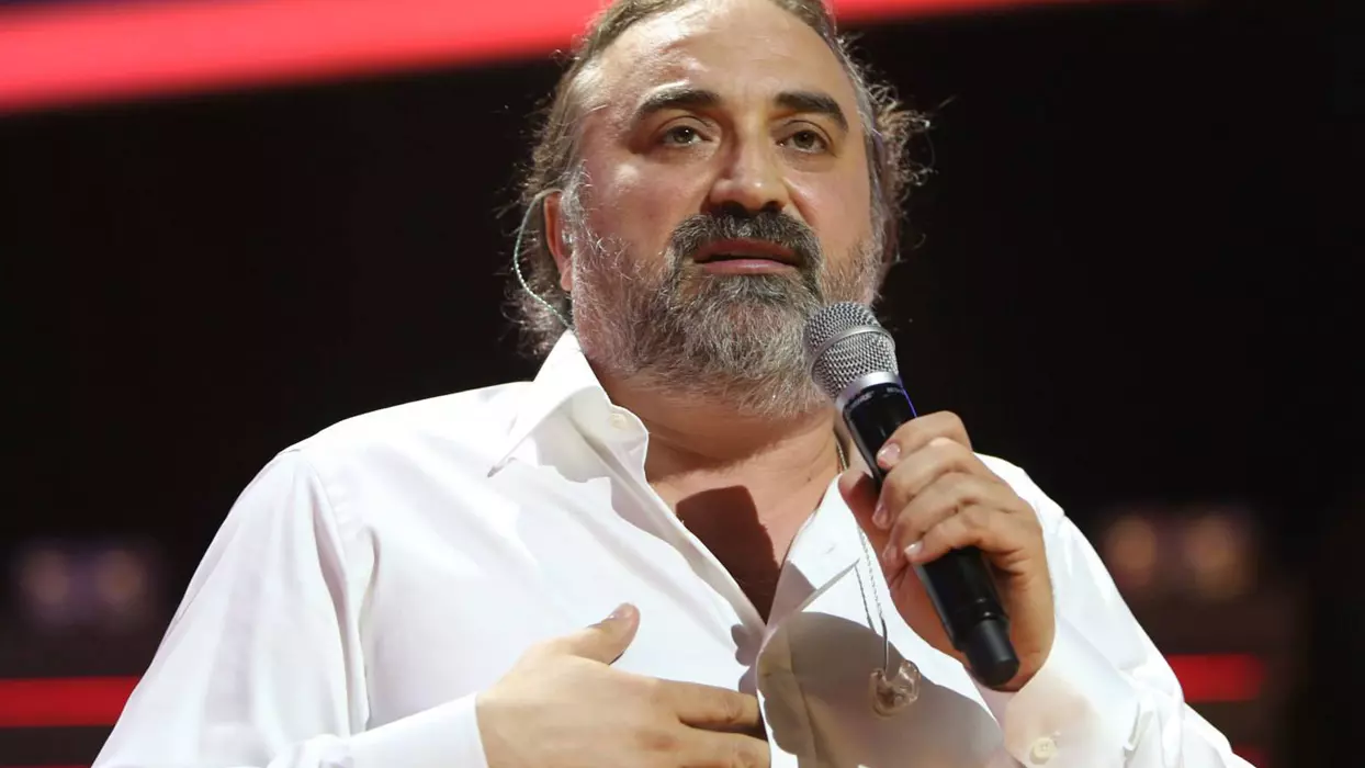 Kuzeyin Oğlu Volkan Konak Sahnede Hayatını kaybetti