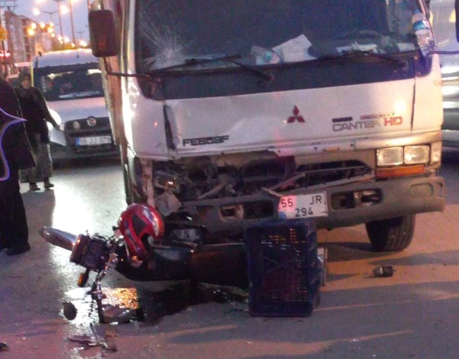 Bafra’da Kamyon ile motosikletin karıştığı kaza da 1 Ölü 1 Yaralı