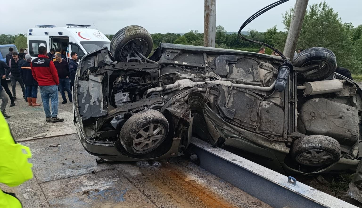 Set Yolunda bildik manzara yine Trafik kazası 3 yaralı